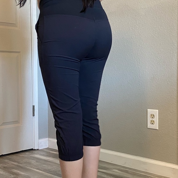 Lululemon black workout pants size 2 - Picture 4 of 6